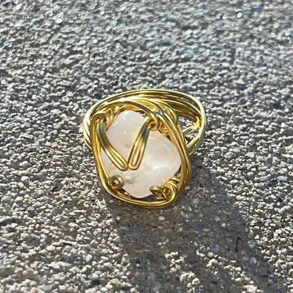 MILKY QUARTZ WIREWRAPPED GEMSTONE CHUNKY RING - Picture 4 of 5